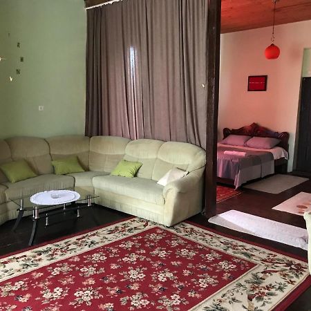 Barsa Apartment Zestafoni ภายนอก รูปภาพ