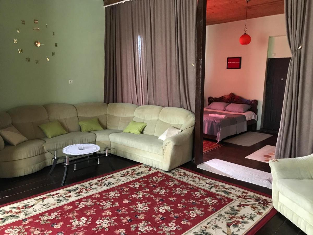 Barsa Apartment Zestafoni ภายนอก รูปภาพ