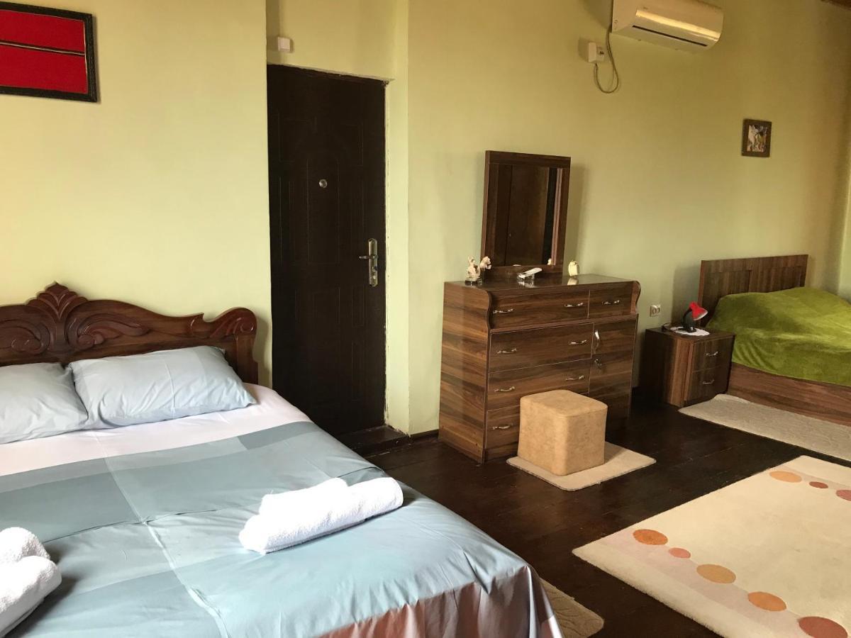 Barsa Apartment Zestafoni ภายนอก รูปภาพ