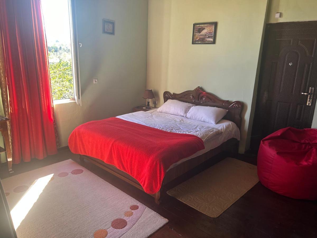 Barsa Apartment Zestafoni ภายนอก รูปภาพ